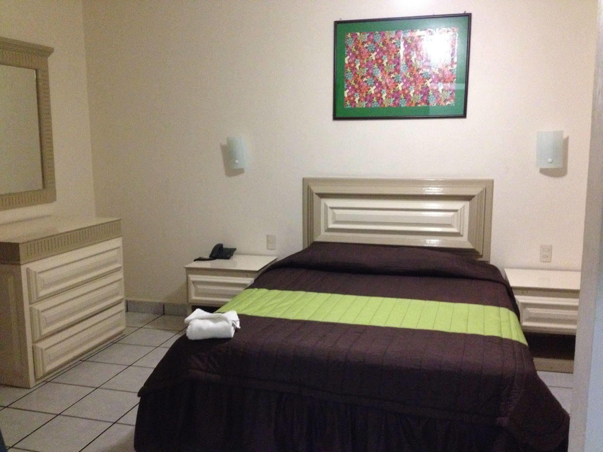 Hotel El Roble Tuxtla Gutiérrez Esterno foto